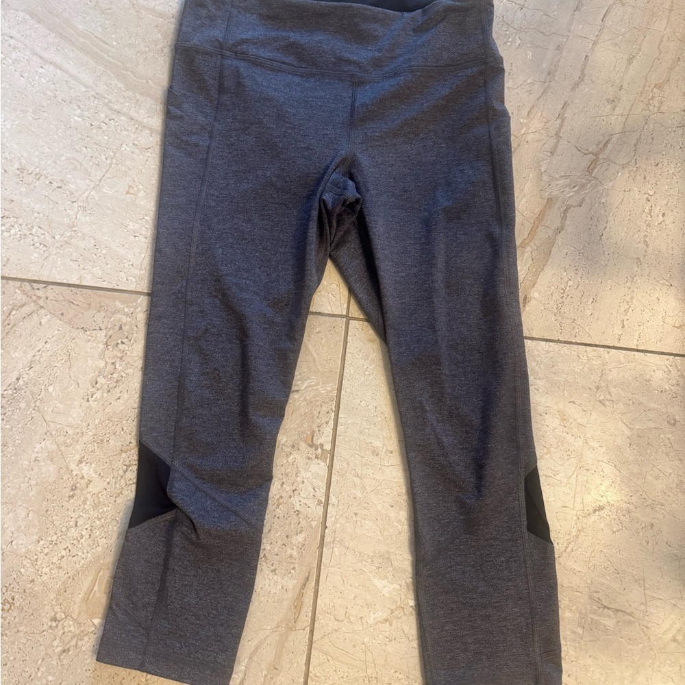 Lululemon Pace Rival Crop *22"
Heathered Black / Black size 8 - Picture 4 of 6